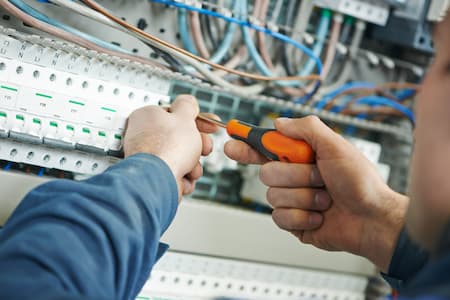 Call An Electrician For These 5 Electrical Problems